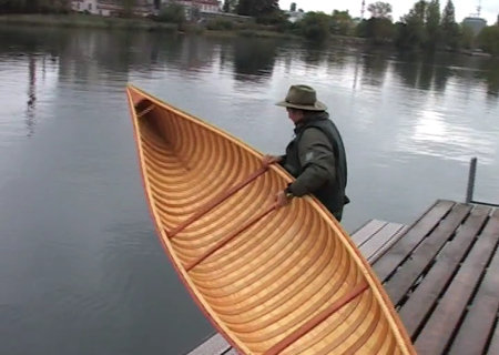 Спуск каноэ на воду